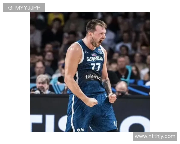 东契奇单打祖巴茨 撤步三分出手强势命中