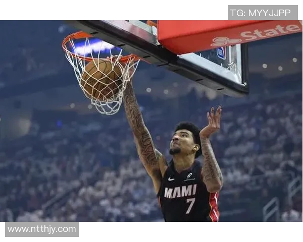 拼得很凶!韦尔保护后场篮板 球鞋被甩出场外 拼得很凶!韦尔保护后场篮板 球鞋被甩出场外