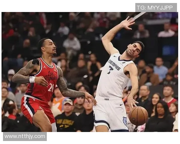 又输球了，快船登上热搜，卢指导难辞其咎，鲍尔默该出手了