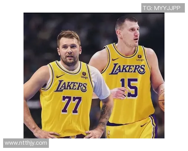 世界队拍摄定妆照 约基奇和东契奇这是在打情骂俏吗😂？