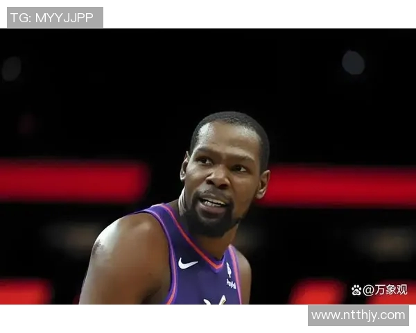 美国男篮这C位到底谁说了算,库里刚想往中间站,杜兰特却一屁股坐下,詹姆斯连眼皮都没抬一下